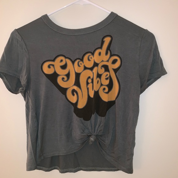 Good vibes Tee - Picture 2 of 3